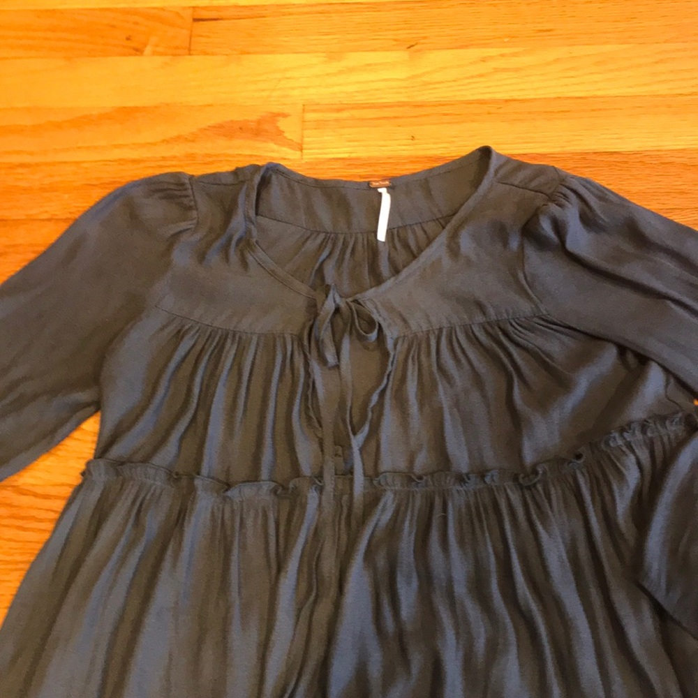 BARELY WORN PEASANT TIERED SHIRT FREE PEOPLE - Picture 2 of 8